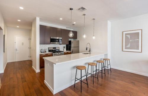 Central Business District Apartamento | Kislak 302 Spacious 1BR in Heart of Downtown