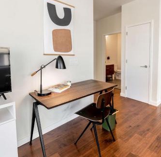 Central Business District Apartamento | Kislak 407 Stunning 2BR Corner Apt Retreat Above the City