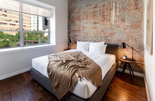 Central Business District Apartamento | Kislak 407 Stunning 2BR Corner Apt Retreat Above the City