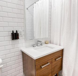 Central Business District Apartamento | Kislak 407 Stunning 2BR Corner Apt Retreat Above the City