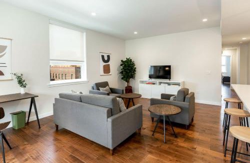 Central Business District Apartamento | Kislak 503 Luxurious 2BR Retreat Above the City