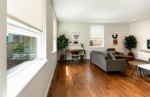 Central Business District Apartamento | Kislak 503 Luxurious 2BR Retreat Above the City