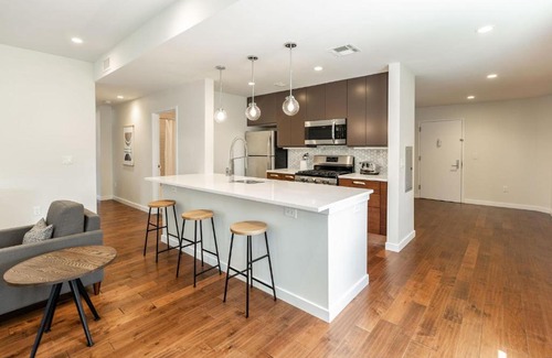 Central Business District Apartamento | Kislak 602 2BR Penthouse Retreat Above the City