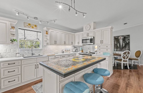 Cedar Key Casa | Kiss Me Kottage- Private Waterfront Home!