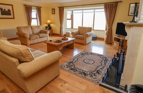 Kilgobnet Cabaña | KISSANE'S COTTAGE, family friendly in Beaufort, County Kerry