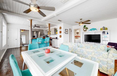 Laguna Beach Casa | Kissing Palms