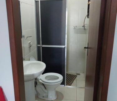 Maringa Apartamento | Kit net 8 com ar condicionado cama Queen