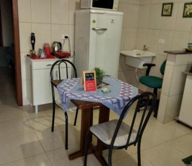 Maringa Apartamento | Kit net 8 com ar condicionado cama Queen