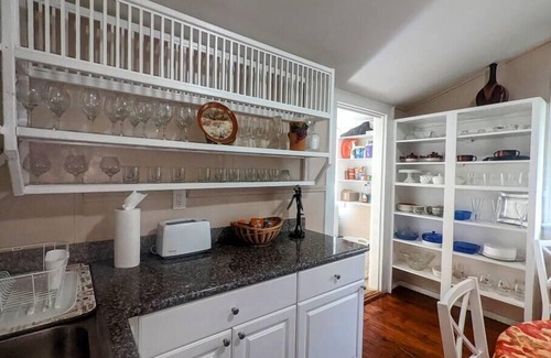 Bywater Cama Y Desayuno | Kitchen, Hot Tub, W/D Sleeps 4 in Bywater near FQ