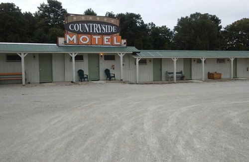 Little Sturgeon Casa | Kitchenette offering 2 Queen Beds at a mom and pop motel 1/2 mile to the bay ...