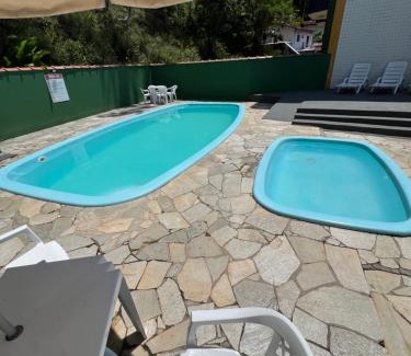 Toninhas Apartamento | Kitnet com 2 piscinas a 4 quadras da Praia das Toninhas Ubatuba-SP