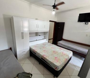 Toninhas Apartamento | Kitnet com 2 piscinas a 4 quadras da Praia das Toninhas Ubatuba-SP