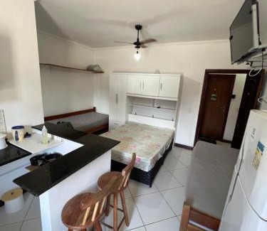 Toninhas Apartamento | Kitnet com 2 piscinas a 4 quadras da Praia das Toninhas Ubatuba-SP