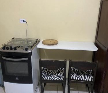Aviacao Apartamento | Kitnet Praia Grande - Aviação 500 metros da praia AR CONDICIONADO - GELADEIRA - FOGÃO - SOFÁ CAMA - WIFI