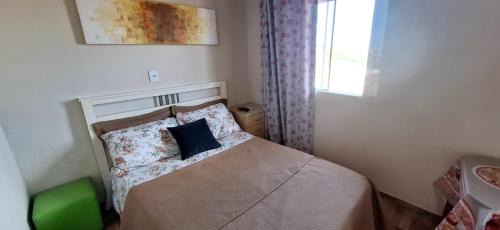 Torres Casa | KITNET S4 em TORRES-RS - Confortável com cama casal box, cama de solteiro bicama, televisão, geladeira, micro-ondas, chaleira elétrica, ar-condicionado split - Anfitriã Superhost no BnB