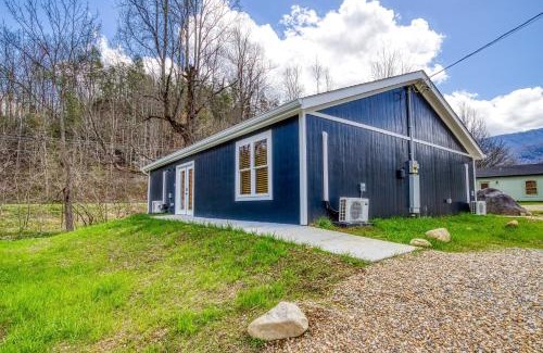 Cosby Casa | Kitt's Cottage, Pickleball Court, Creek, WIFI, Mountain Views, Starting at 79"