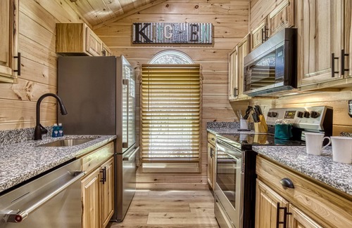 Cosby Cabaña | Kitt's Cottage, Pickleball Court, Creek, WIFI, Mountain Views, Starting at $79"
