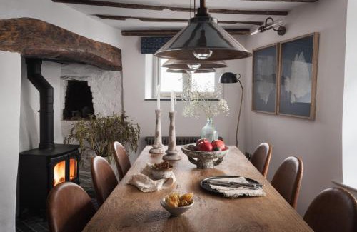 Port Isaac Casa | Kittiwake Cottage - Charming harbour-side cottage, luxury interiors