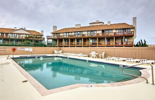 Kitty Hawk Casa | Kitty Hawk Townhome at Sea Dunes - Walk to Beach!