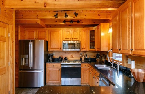 Old Fort Cabina | Kitty's Cabin - Hot tub! WiFi!