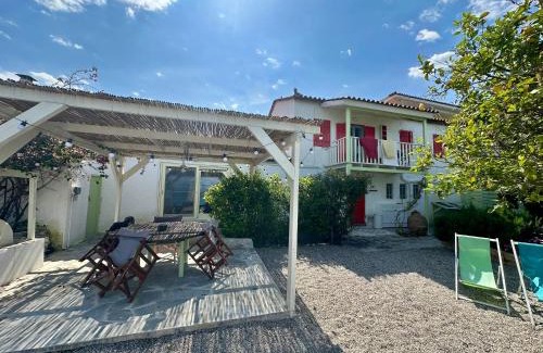 Kiveri Casa | KIVERI 1876 traditional seafront cottage