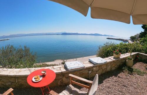 Kiveri Casa | KIVERI 1876 traditional seafront cottage