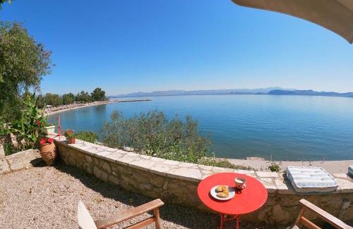 Kiveri Casa | KIVERI 1876 traditional seafront cottage