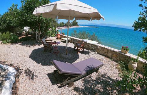 Kiveri Casa | KIVERI 1876 traditional seafront cottage