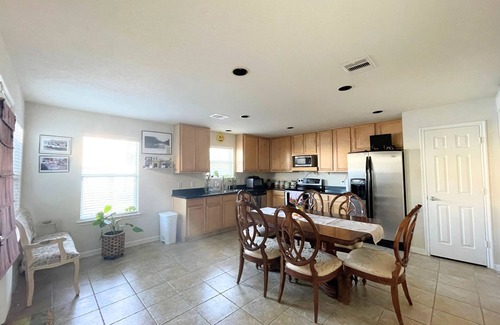Southeast Houston Casa | KIWI House near Med Center/NRG