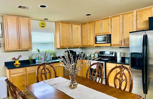 Southeast Houston Casa | KIWI House near Med Center/NRG