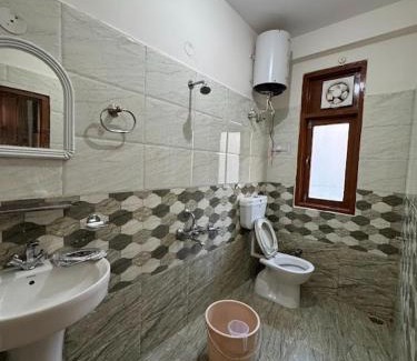 Shamshi Casa | KK Homestay Bhuntar - By Soma Stays