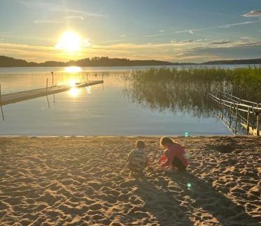 Gnesta Cabina | Klämmingsbergsbadets - STUGA GÄDDAN