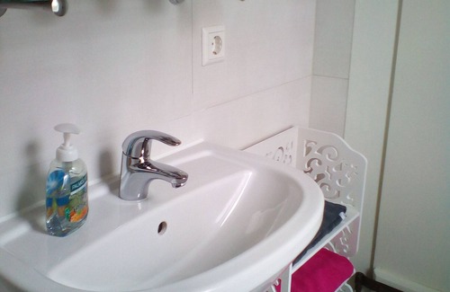 Deisslingen Apartamento | kl. Apartamento 1 cama individual cerca de HFU u. MHS con baño y cocineta