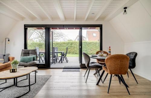 Zwiggelte Casa | Klapekster I Chique Chalet met Mooi Interieur