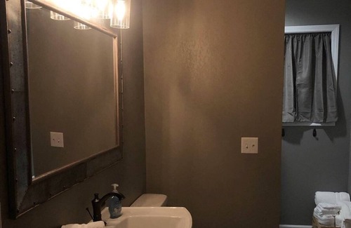 Joplin Apartamento | Klaver Cottage, justo al lado de MO, KS y la ruta 66 de OK