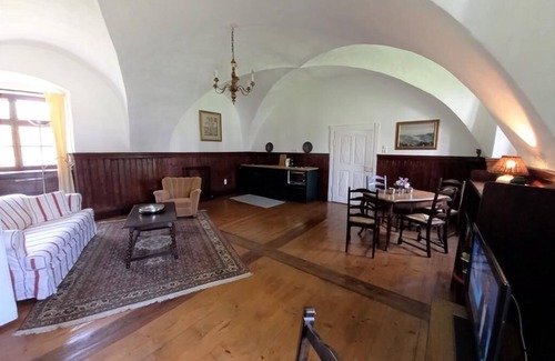 Greillenstein Apartamento | Kleine, Aber Weitläufige Ferienwohnung im Ehemaligen Rossstall des Schloss Greillenstein