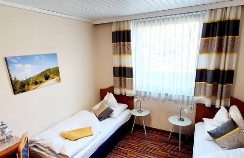 Seeboden Cabaña | Kleines Doppelzimmer Alleeblick - Gästehaus Bärwald