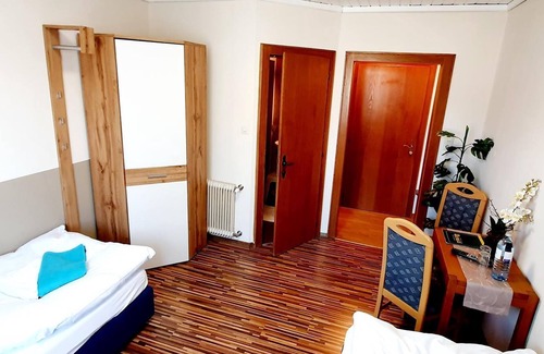 Seeboden Cabaña | Kleines Doppelzimmer Alleeblick - Gästehaus Bärwald