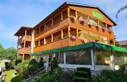 Seeboden Cabaña | Kleines Doppelzimmer Alleeblick mit Balkon - Gästehaus Bärwald