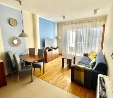 Jastrzebia Gora Apartamento | Klimatyzowany apartament przy plaży - 2 sypialnie, basen, garaż, Villa 4 Pory Roku