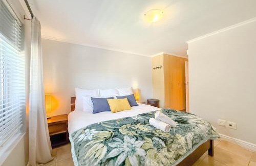 Knysna Apartamento | Kloof Gardens: Pool Braai with Lagoon Views