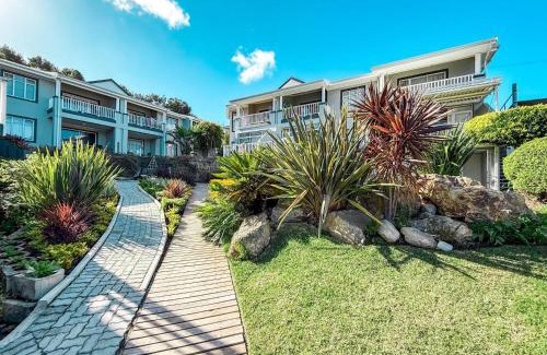 Knysna Apartamento | Kloof Gardens: Pool Braai with Lagoon Views
