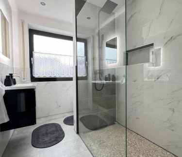 Guenzburg Apartamento | KMS Homes - NEW - GARDEN - NETFLIX