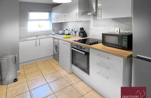 Knaphill Apartamento | Knaphill - 2 Bedroom House - With Parking
