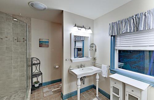 Boothbay Casa | Knickerbocker Lake Retreat