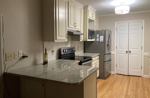 Apex Casa | Knight Play Golf home with Jetted tub on 1.2 acre lot in Apex