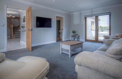 Narberth Casa | Knights Rest - 4 Bed Holiday Home - Princes Gate