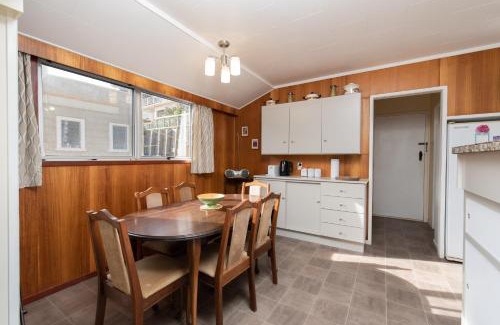 Paihia Casa | Knights Retreat - Paihia Holiday Home