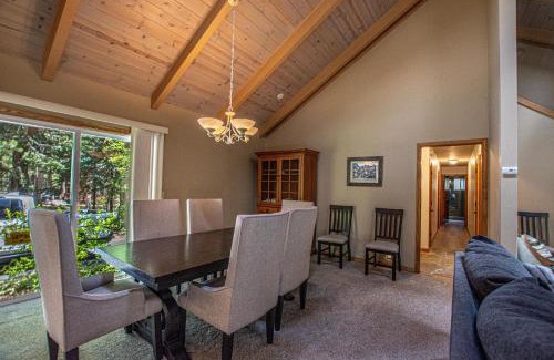 Tahoma Casa | Knobcone Cabin by Hauserman Rental Group