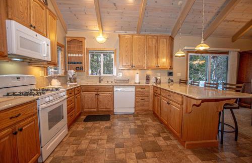 Tahoma Casa | Knobcone Cabin by Hauserman Rental Group